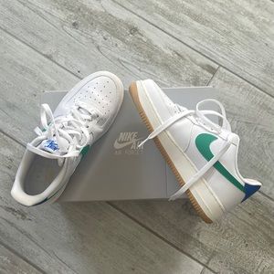 Nike Air Force One, women’s 8.5 white/green/royal